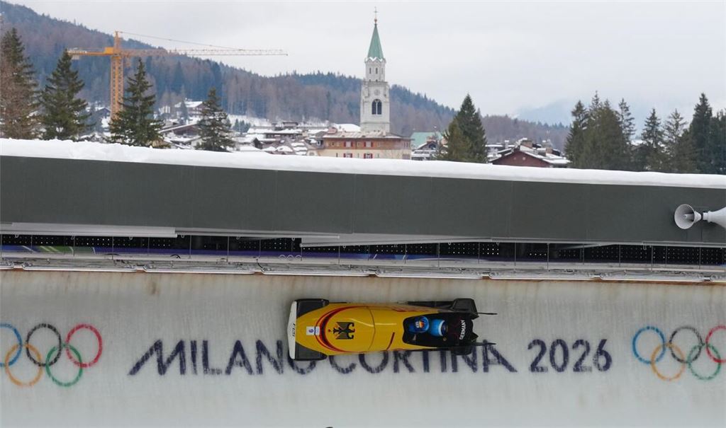 Johannes Lochner bei einer Trainingsfahrt im Eiskanal von Cortina d’Ampezzo.
