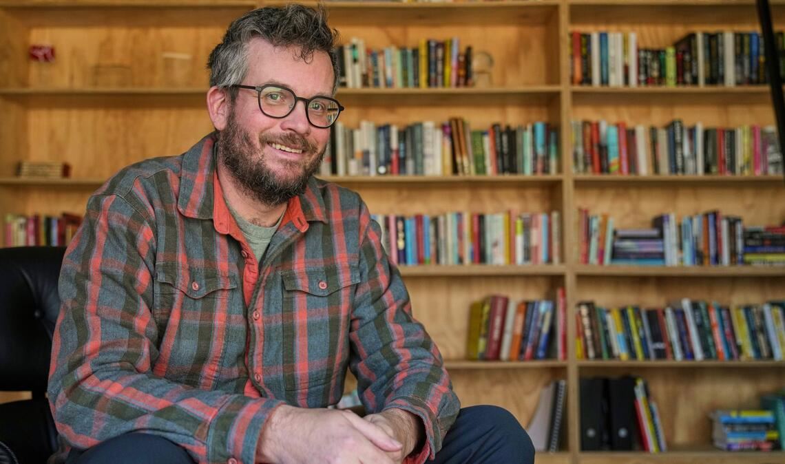 John Green wurde durch Jugendbücher wie "Das Schicksal ist ein mieser Verräter" bekannt. (Archivbild)