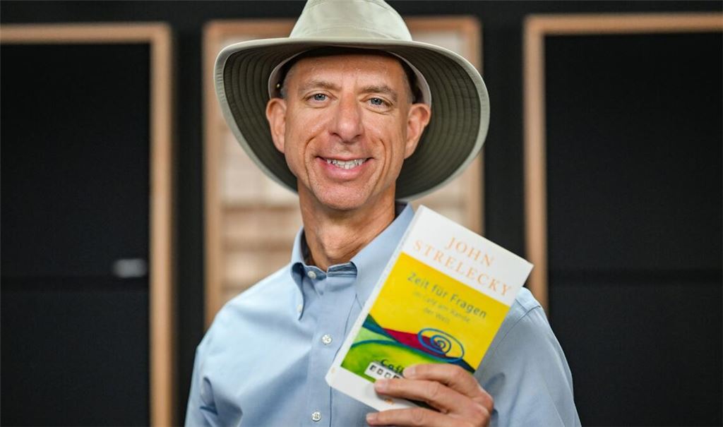 John Strelecky, Autor des Romans Das Café am Rande der Welt , fotografiert am 24.10.2024 in Berlin.