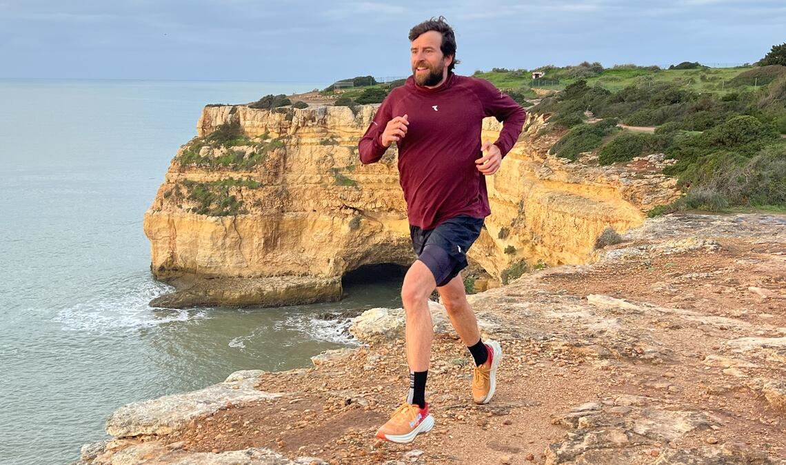 Jonas Deichmann bei der Vorbereitung auf seinen nächsten Rekordversuch. In den kommenden vier Monaten läuft er täglich in Roth. Foto: Siddartha Deichman