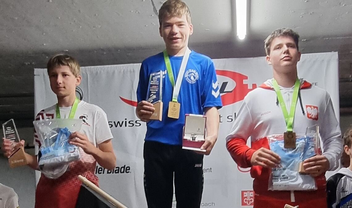 Jonas Meeh steht ganz oben auf dem Siegerpodest.