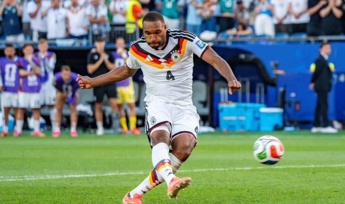 Jonathan Tah (Note 3): Der Innenverteidiger des FC Bayern scheint auch unter Jürgen Klopp im Nationalteam gesetzt zu sein. Er rechtfertigte das Vertrauen in Amsterdam weitgehend. In stürmischen niederländischen Phasen präsent und gut positioniert.
