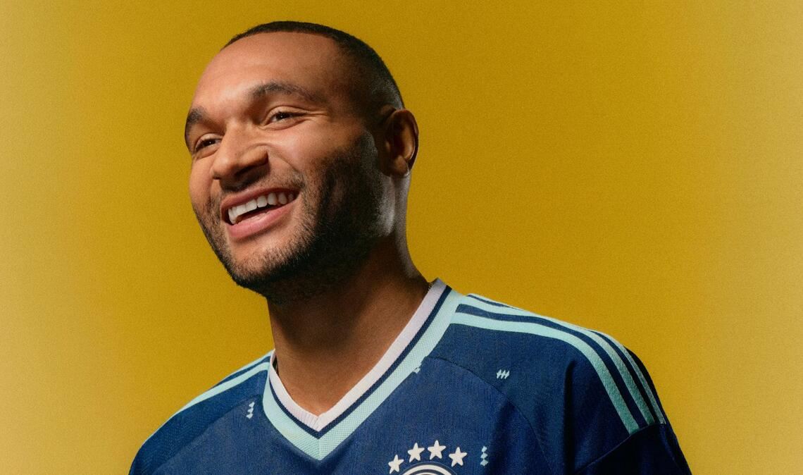 Jonathan Tah im neuen DFB-Auswärtstrikot.