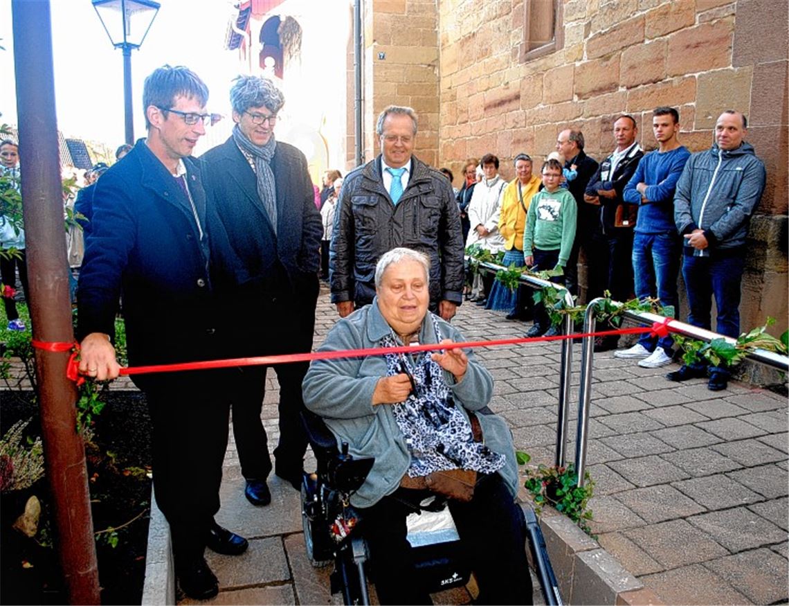 Gemeinde feiert das Ende der Barrieren