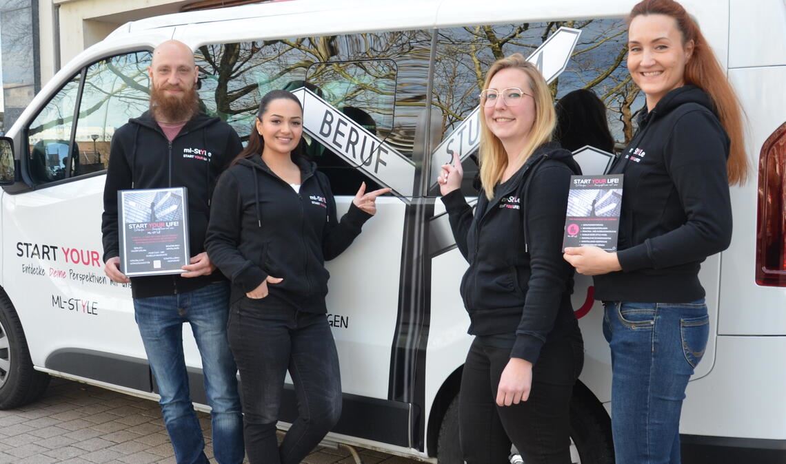 Joscha Stahl, Michelle Clyne, Larissa Wohlschlögel und Marina Brekalo (v.li) freuen sich auf Jugendliche. Foto: Bischoff-Krappel