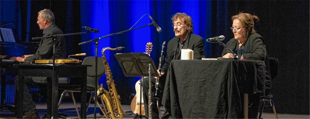 Josef Brustmann (li.), Andy Arnold und Marianne Sägebrecht unterhalten das Publikum auf nachdenklich-melancholische Art.