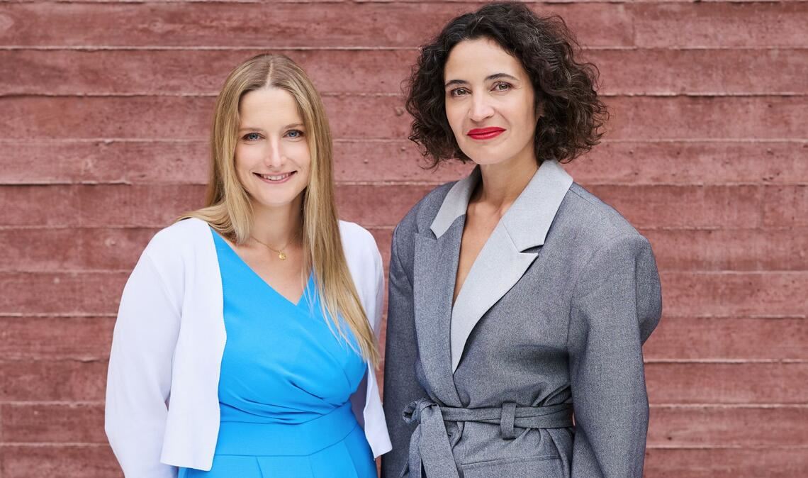 Josephine Ballon (l) und Anna-Lena von Hodenberg (r), Geschäftsführerinnen der Organisation HateAid (Archivfoto).