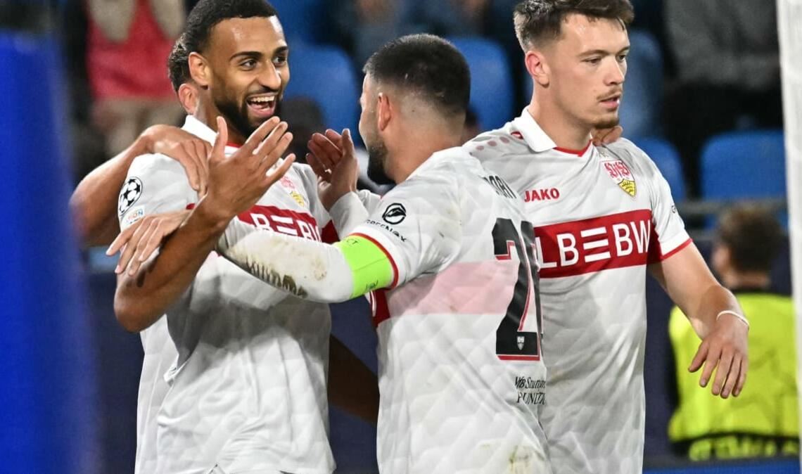 Josha Vagnoman (l.) jubelte gemeinsam mit dem Torschützen Deniz Undav (M.) über die Führung des VfB.