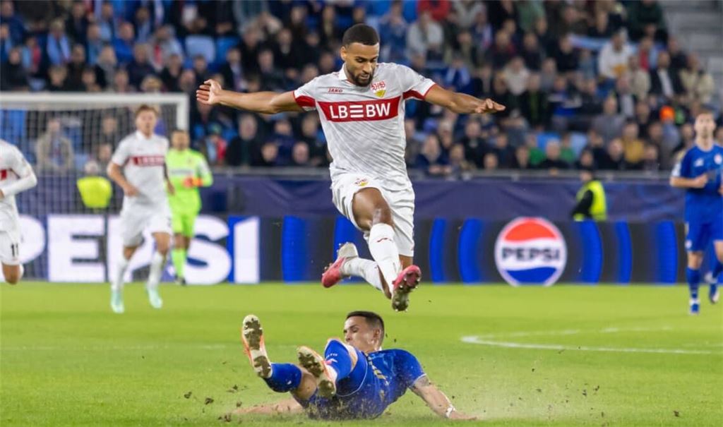 Josha Vagnoman und der VfB überspringen elegant die Hürde Slovan Bratislava&nbsp;– und gewinnen mit 3:0.