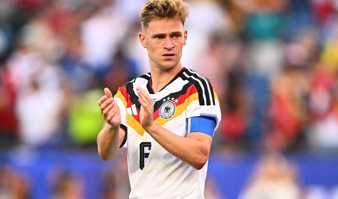 Joshua Kimmich (Note 3): Ja, der Kapitän durfte unter Jürgen Klopp also von rechts hinten ins Mittelfeldzentrum wechseln. Gegen die Niederlande war Kimmich oft der Chef im Ring, auch im Dauerclinch mit Kapitäns-„Kollege“ van Dijk. Bemüht um Struktur im Zentrum in einem mitunter chaotischen und wilden Spiel, in schwachen deutschen Phasen nicht immer ein Anker. Im Aufbau gewohnt passsicher.