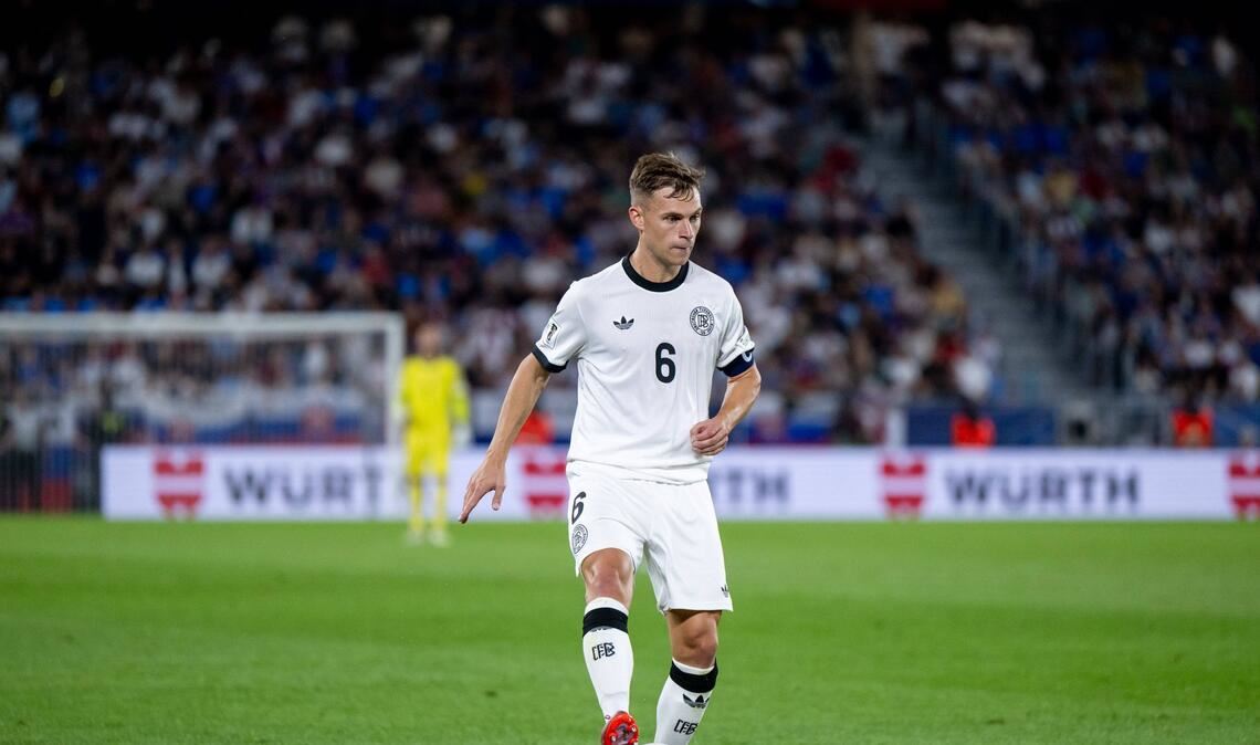 Joshua Kimmich (Note 3,5): Bemüht, mehr Struktur und Tempo in das Spiel zu bekommen als in der Slowakei. Doch Joshua Kimmich hält den Ball gelegentlich zu lange. Als Stabilisator bleibt er im Mittelfeld dennoch wichtig.