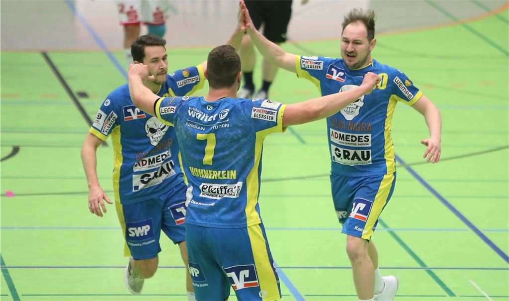 Jubel beim Derbysieger. Fotos: Müller, Rubner