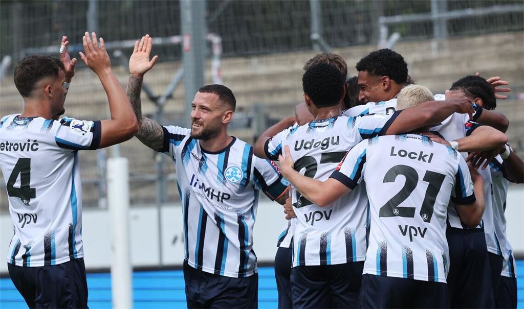 Jubel über vier Kickers-Tore gegen den SCF II.