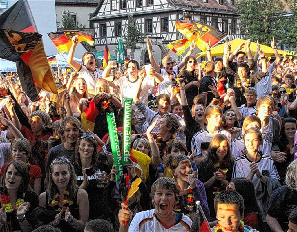 Jubelstimmung wie hier während der WM 2010 soll auf dem Kelterplatz auch während der EM 2012 herrschen.Archivfoto: Eigner