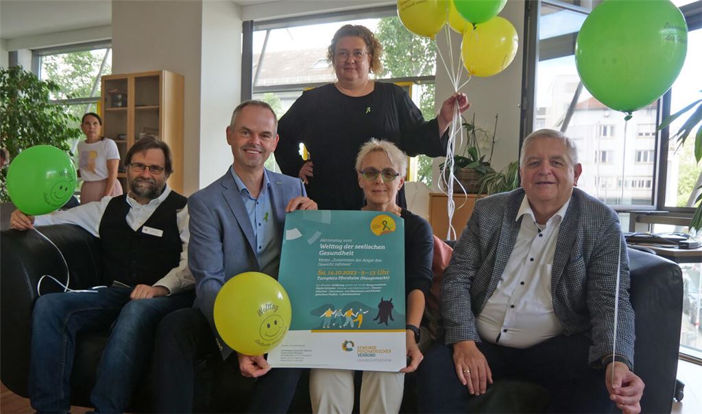 Jürgen Banschbach, Christoph Zastrow, Tanja Konstandin, Gabriele Weber und Gunther Essinger (v.li.) werben für den Welttag der seelischen Gesundheit, der unter dem Motto „Zusammen der Angst das Gewicht nehmen“ steht. Foto: Friedrich