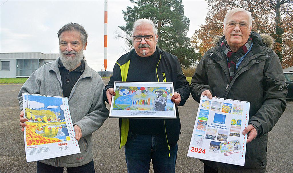Jürgen Fegert, Jörg Brenner und Hans-Bernd Weiner (von links) präsentieren den neuen Sender-Kalender, der ab sofort erhältlich ist. Foto: Stahlfeld