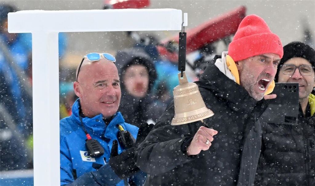 Jürgen Klopp (M) drückte dem deutschen Team die Daumen.