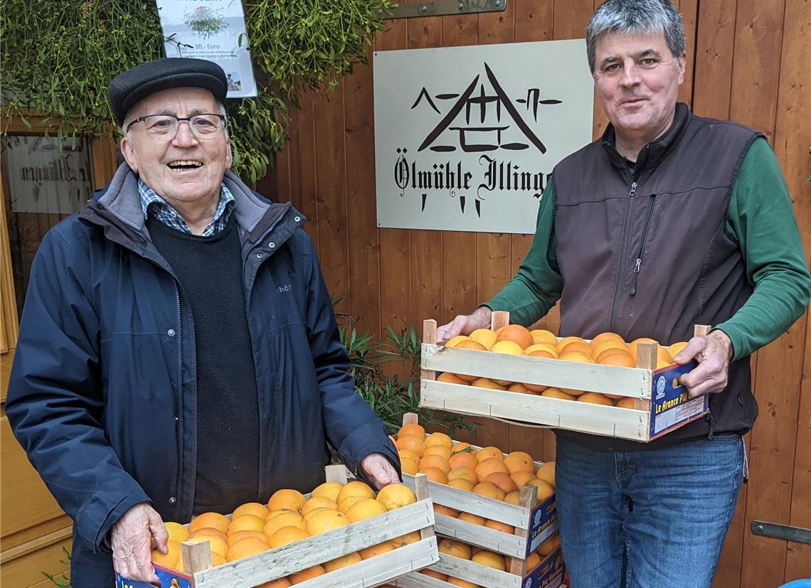 Jürgen Krauth (re.), Chef der Ölmühle Illingen, und Hans Bauer von der evangelischen Kirchengemeinde. Foto: privat