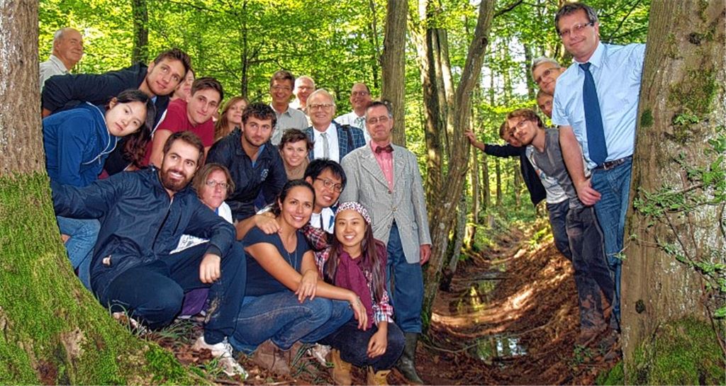 Jugendliche aus aller Welt präsentieren ihre Arbeit an den Zisterziensergräben. 