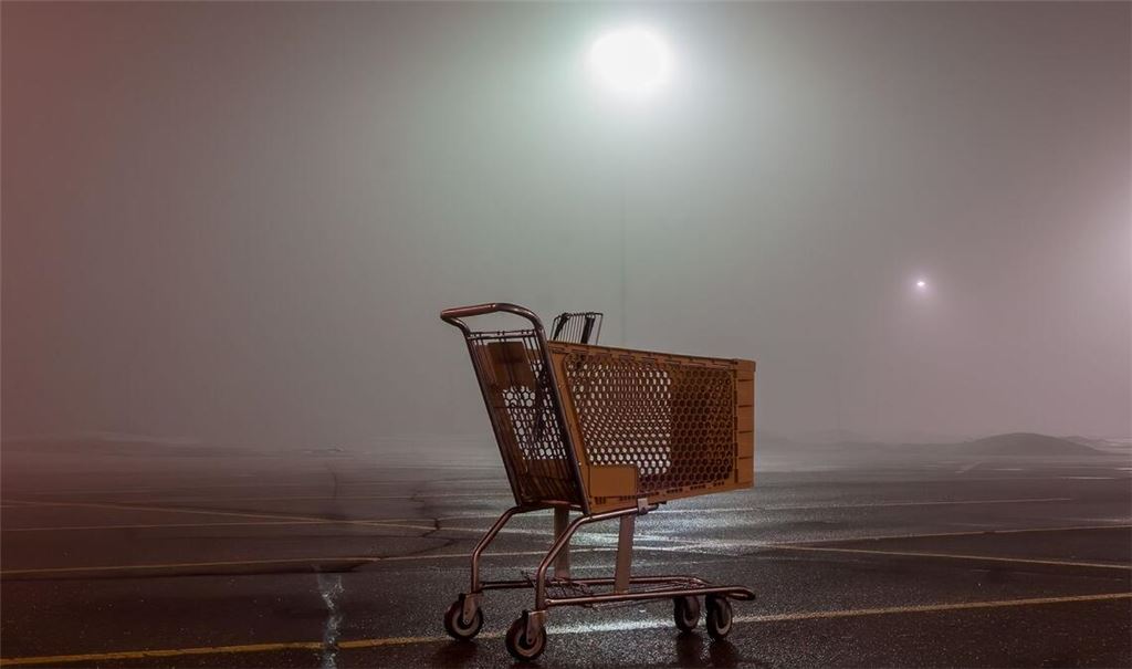 Jugendliche bewarfen einen Mann mit einem Einkaufswagen (Symbolfoto).