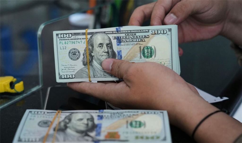 Jugendliche haben in der russischen Hauptstadt Moskau eine Damenhandtasche mit 88.000 Dollar Bargeld gefunden. (Symbolbild)