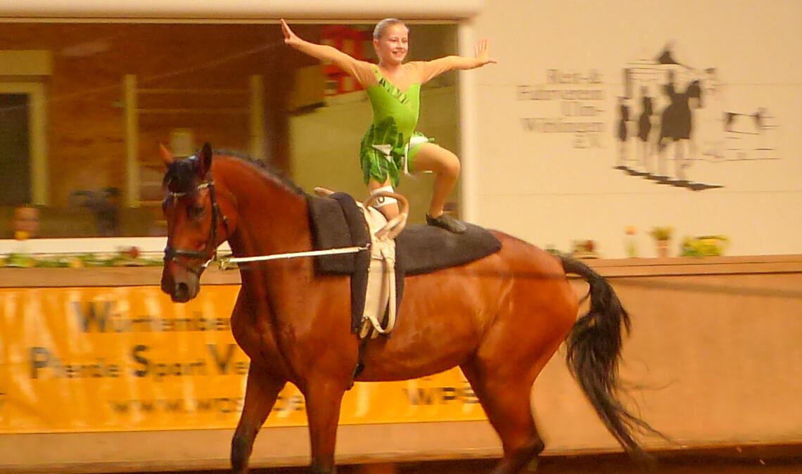 Ein Routine-Sieg und eine Überraschung Jule Genthner und Nectus vertreten Baden-Württemberg bei der DM. Foto: privat