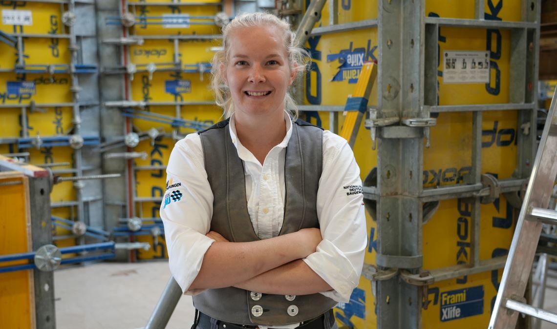 Jule Janson aus Mühlacker greift nach der Weltmeisterschaft im Baugewerbe. Als erste Frau hat sie den deutschen Titel im Betonbauen geholt, Ende November kämpft sie mit dem Nationalteam in Salzburg um die Weltspitze. Foto: Friedrich
