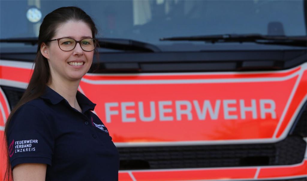 Julia Ludwig ist 2012 als junge Quereinsteigerin zur Feuerwehr gekommen, inzwischen seien Frauen keine Seltenheit mehr, nennt sie eine maßgebliche Veränderung. Foto: Deeg