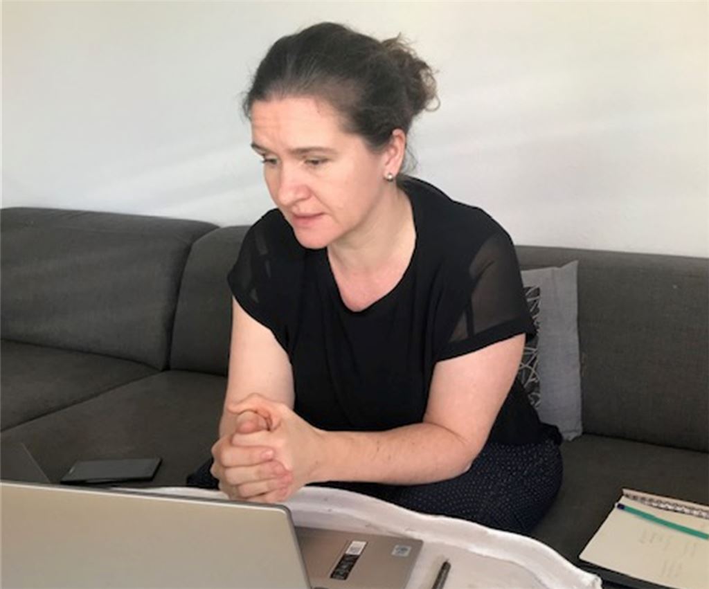 Julia Ziegler beim Zoom-Meeting.Klassen