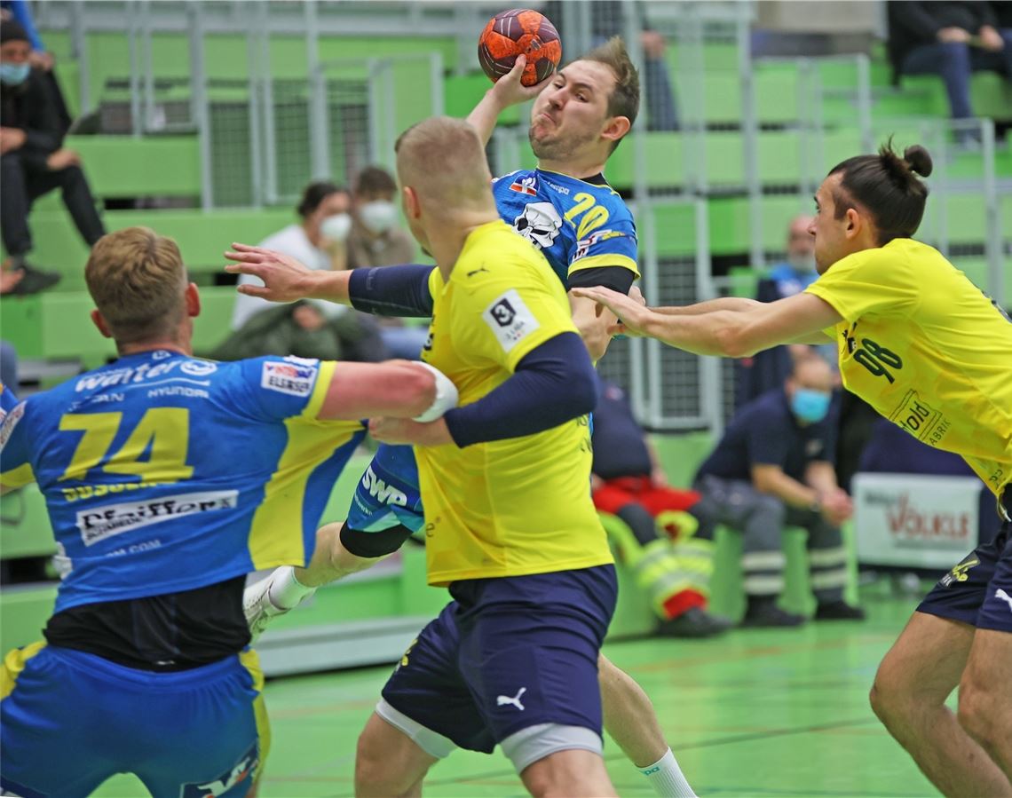 Julian Broschwitz beim Wurf. Foto: Müller