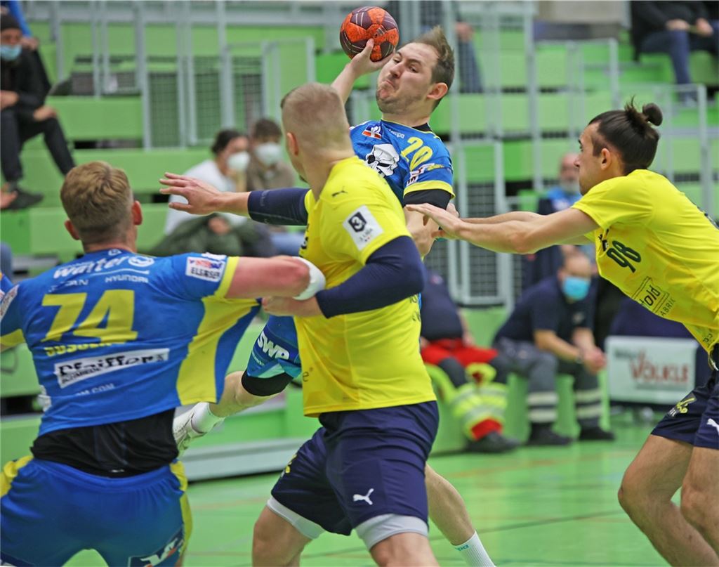 Julian Broschwitz beim Wurf. Foto: Müller