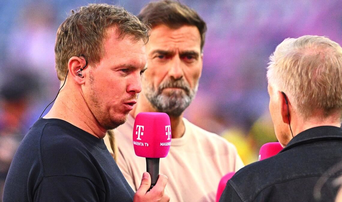 Julian Nagelsmann im Interview - und Jürgen Klopp hört zu.