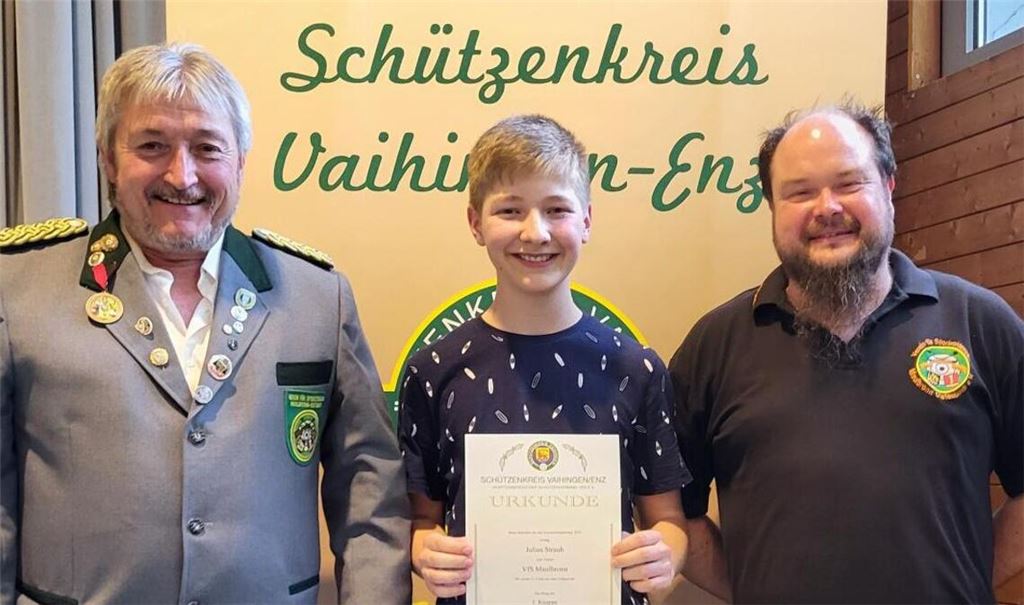 Julius Straub (Mi.) ist erster Knappe. Foto: pm