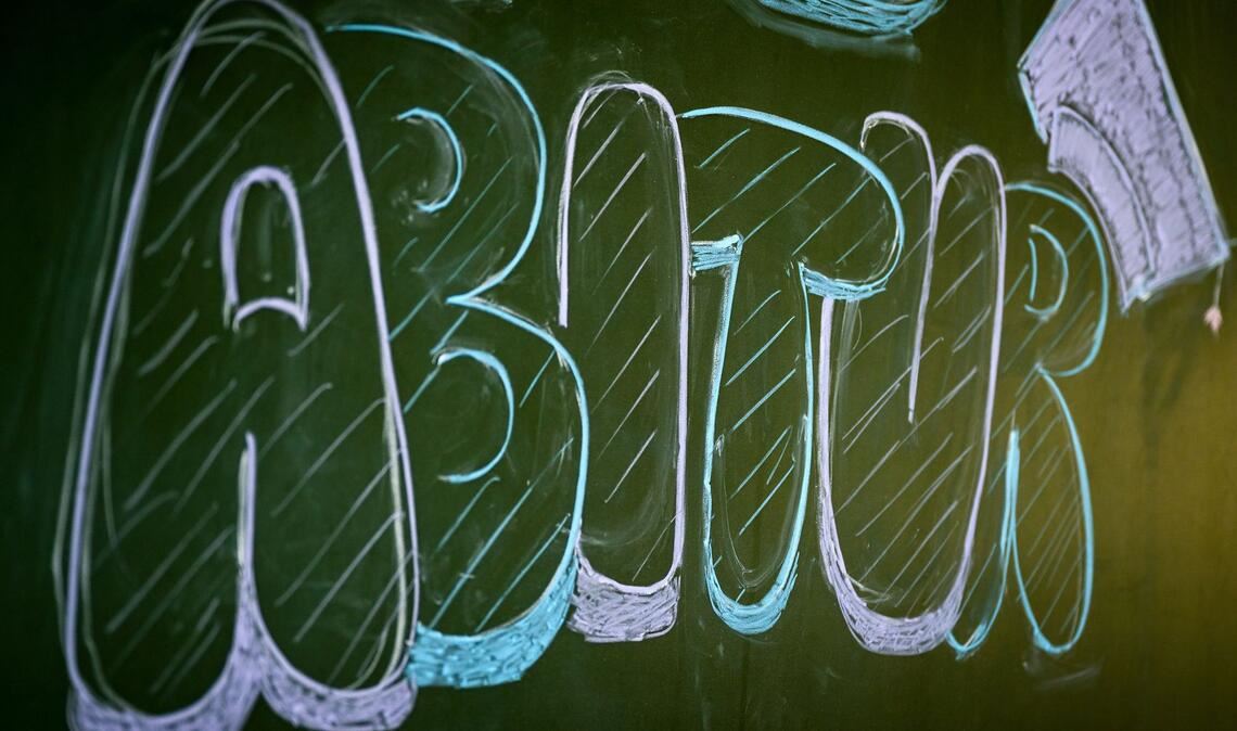 Jungs machen seltener Abitur. (Symbolbild)