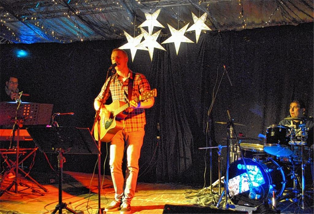 Jungstars unter Sternen: Auftritt beim Mühlacker Weihnachtsmarkt.Foto: Stahlfeld