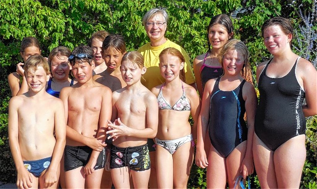 Junior-Retter mit Ausbilderin.