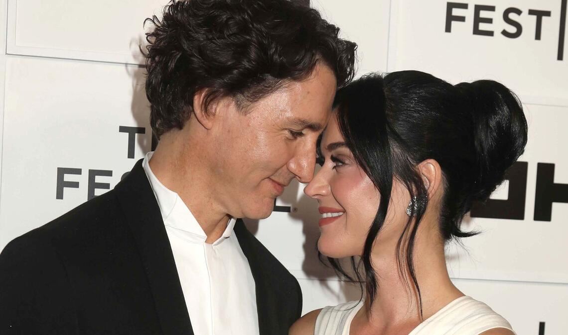 Justin Trudeau (l), ehemaliger kanadischer Premierminister, und US-Popstar Katy Perry kommen zur Premiere des Konzertfilms "Katy Perry: The Lifetimes Tour - Live from Paris".