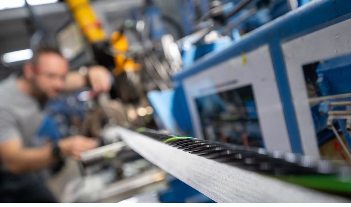 Kabelproduktion bei Lapp, weltweit investiert das Familienunternehmen in Produktionskapazitäten und Technologien.