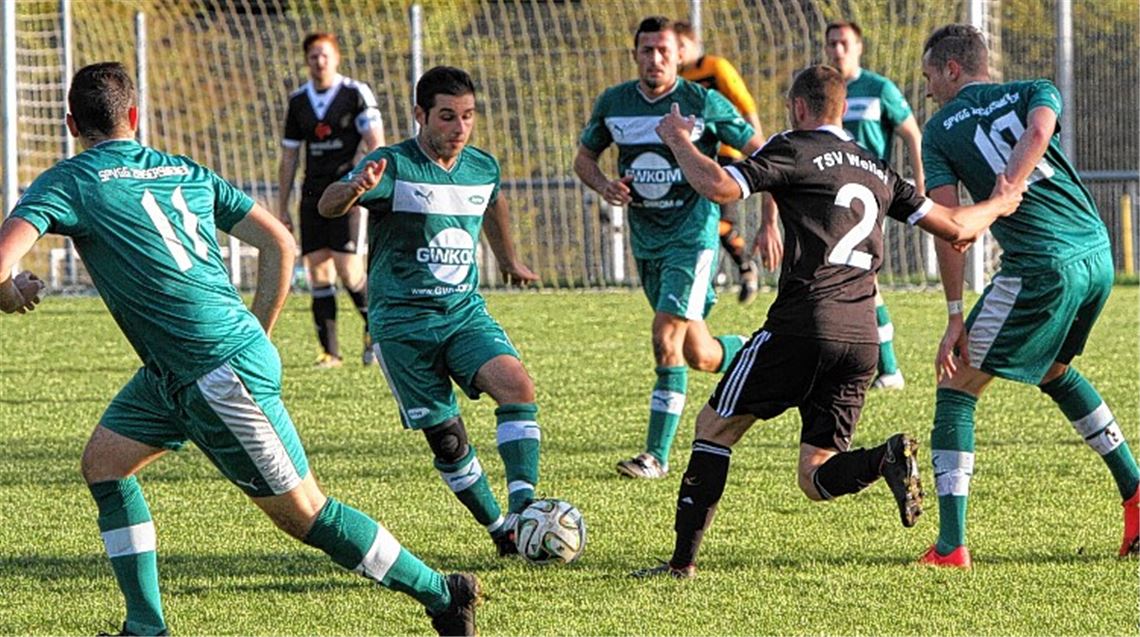 Kämpferisch braucht sich Zaisersweiher (in Grün) nichts vorzuwerfen. Aber das Konterspiel des Schlusslichts aus Weiler ist direkter und zielstrebiger.