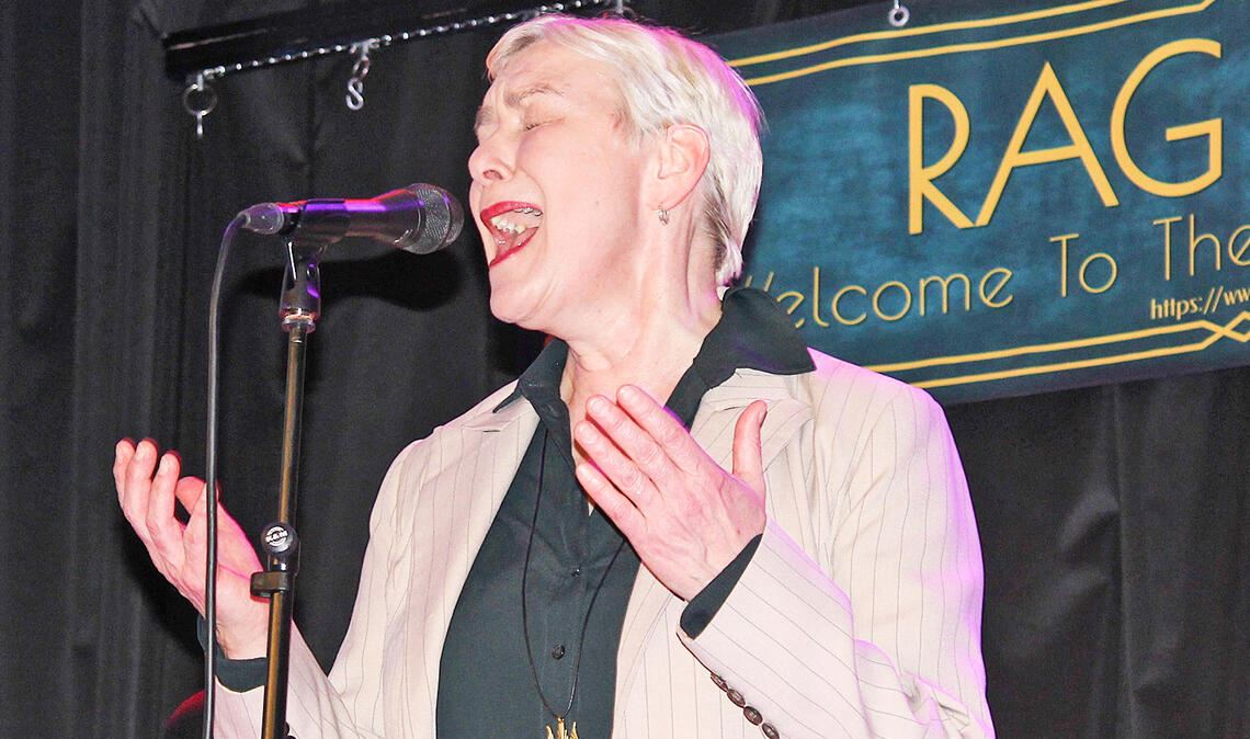 Käthe von T. im Jugendhaus Mühlacker in ihrem Element. Foto: Gießler.