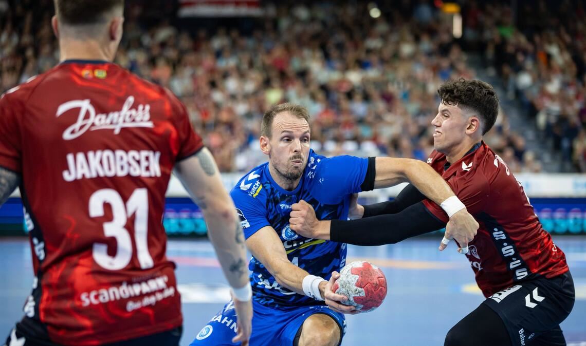 TVB Stuttgart – Folgen der Überraschung die ersten Punkte zuhause? Kai Häfner (Mi.) und der TVB Stuttgart wollen nach dem Punktgewinn in Flensburg nun auch in eigener Halle überzeugen.