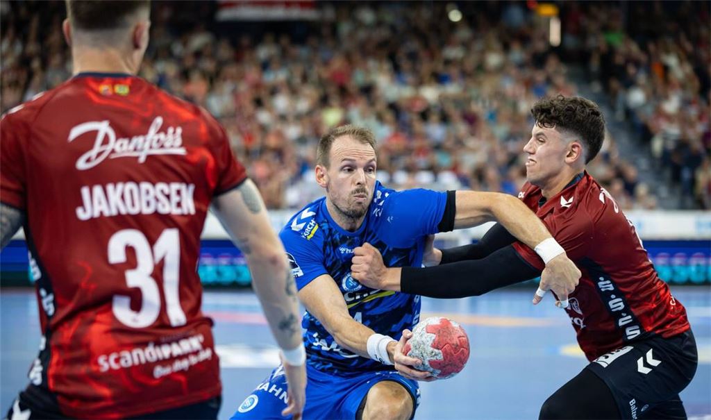 Kai Häfner (Mi.) und der TVB Stuttgart wollen nach dem Punktgewinn in Flensburg nun auch in eigener Halle überzeugen.