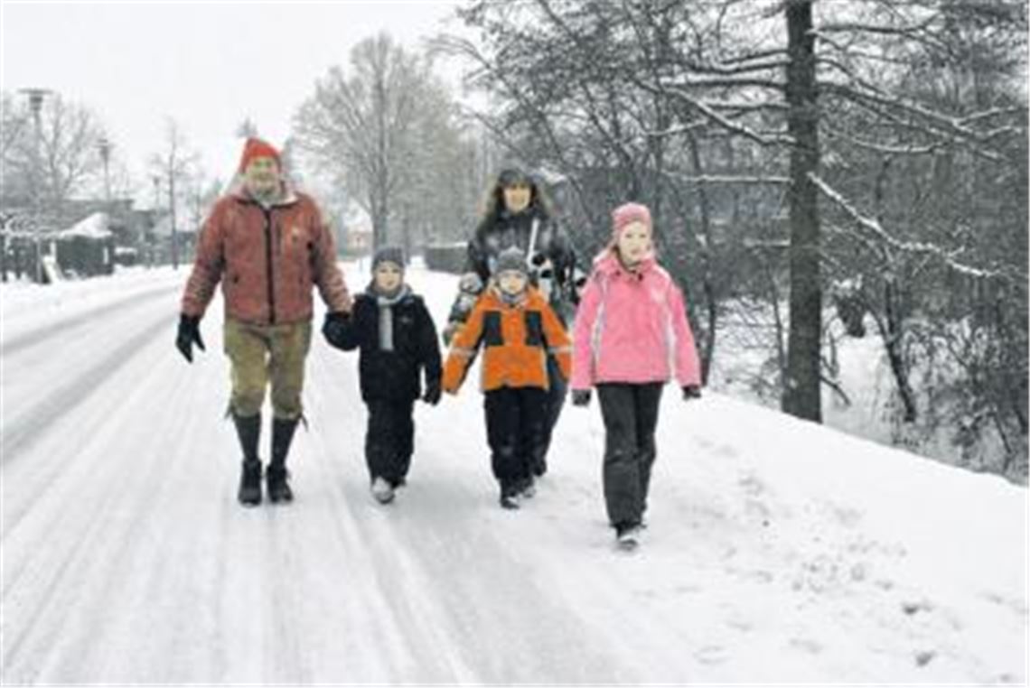 Kalt, aber schön: Familienausflug durch eine malerische Winterlandschaft rund um Zaisersweiher.
Foto: Stahlfeld