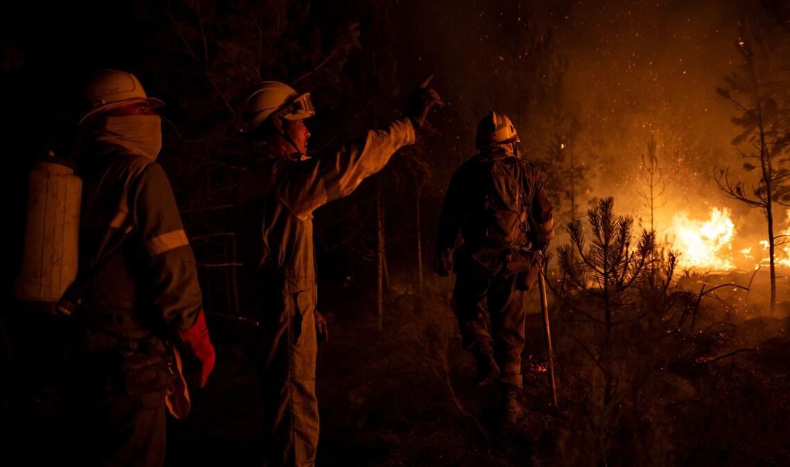 Kamp gegen die Flammen rund um die Uhr: Waldbrandbekämpfer in Spanien im Einsatz.