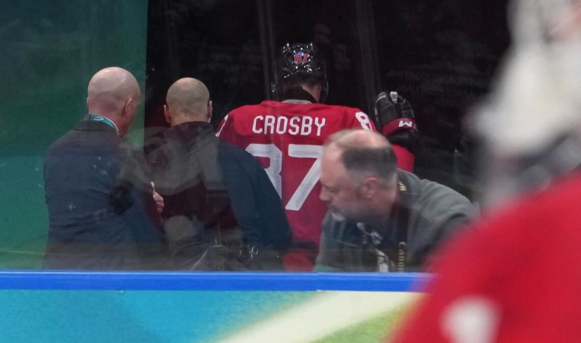 Kanadas Kapitän Sidney Crosby ging vorzeitig verletzt in die Kabine.