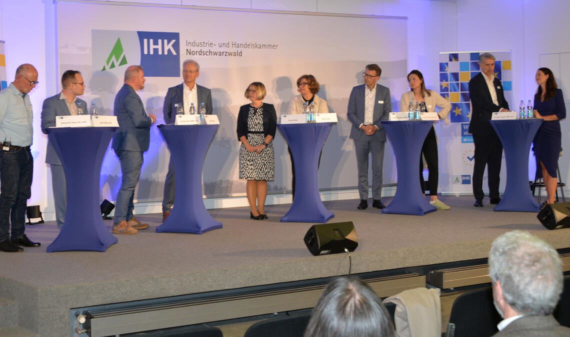 Kandidaten und Unternehmer aus dem Bereich der IHK Nordschwarzwald diskutieren in Pforzheim über das Europa der Zukunft. Foto: IHK