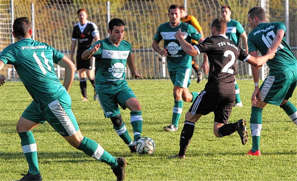 Kann sich die Spvgg Zaisersweiher (in Grün, hier gegen Schlusslicht TSV Weiler im vergangenen Oktober) aus dem Tabellenkeller freispielen?