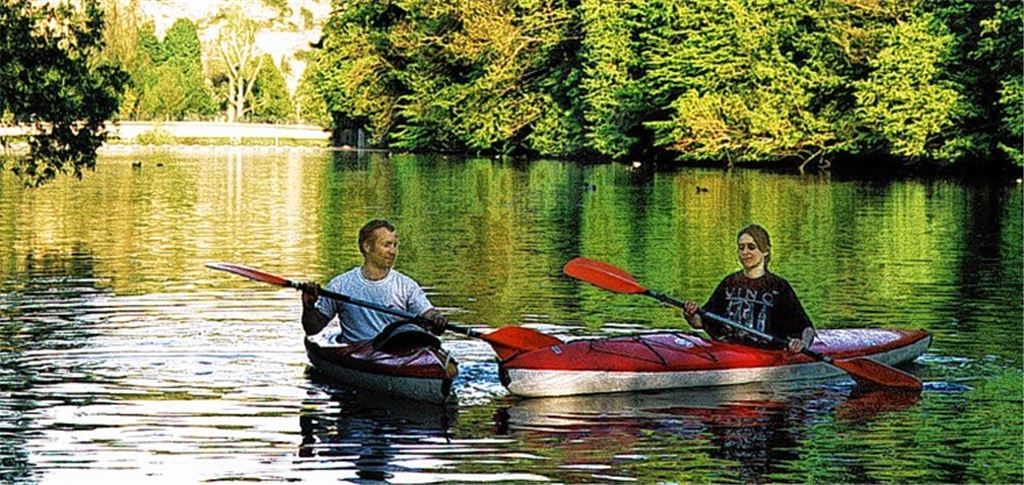 Kanuten auf der Enz. Auch ein Betrieb mit Tretbooten ist denkbar. Foto: Kollros