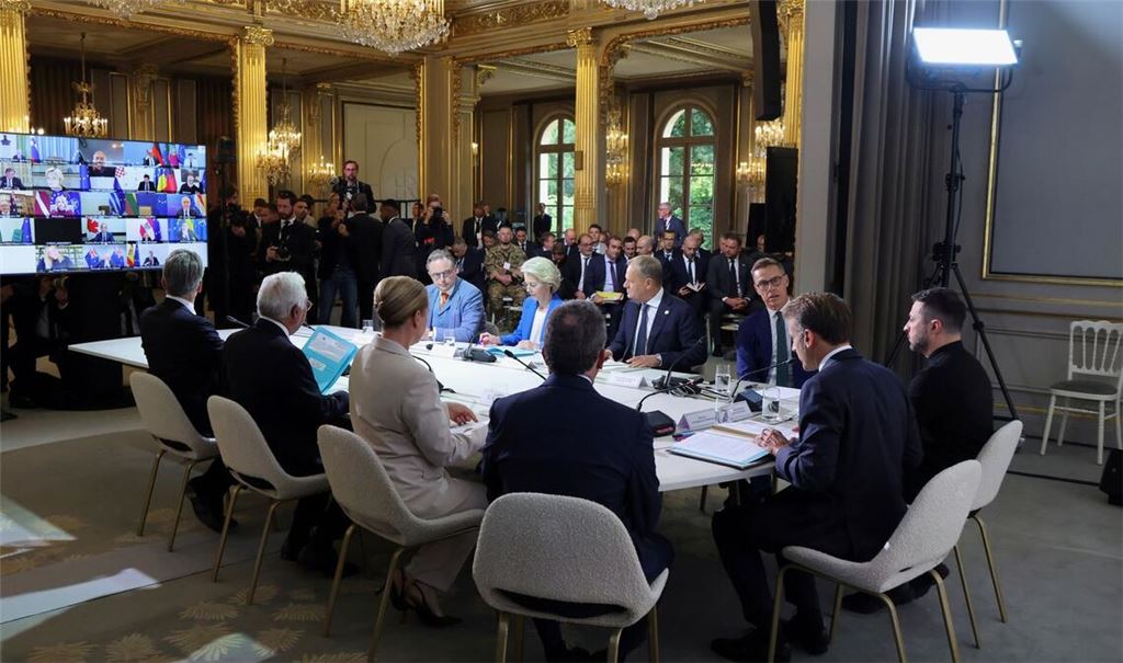 Kanzler Merz nahm per Video an dem Treffen in Paris teil.