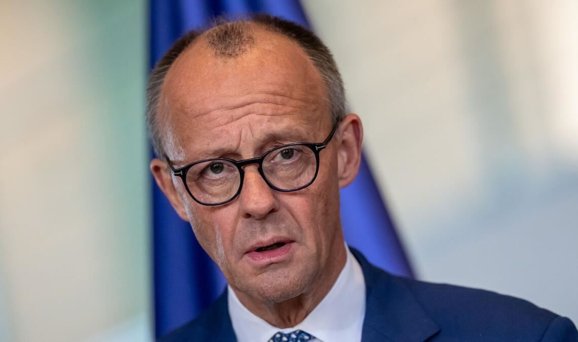 Kanzler Merz sieht die Angriffe auf den Iran skeptisch.